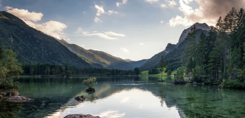 Ruhige Stimmung rund um den Hintersee im Berchtesgadener Land.