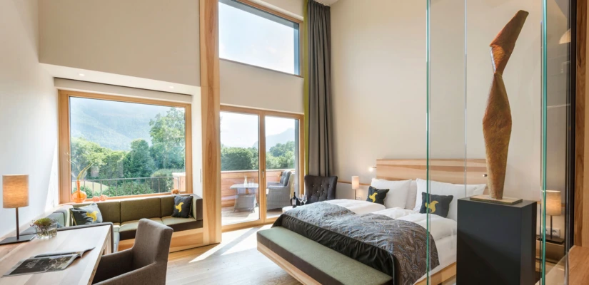 Panorama-Loft mit Balkon und Panoramafenster - perfekt für Ihre Flitterwochen in Bayern.