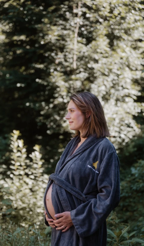 Schwangere im Babymoon-Hotel Klosterhof in Bayern
