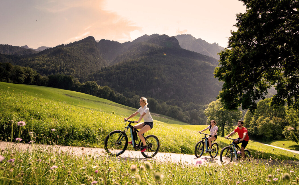 Unterwegs mit dem Rad beim Sommerurlaub Bayern