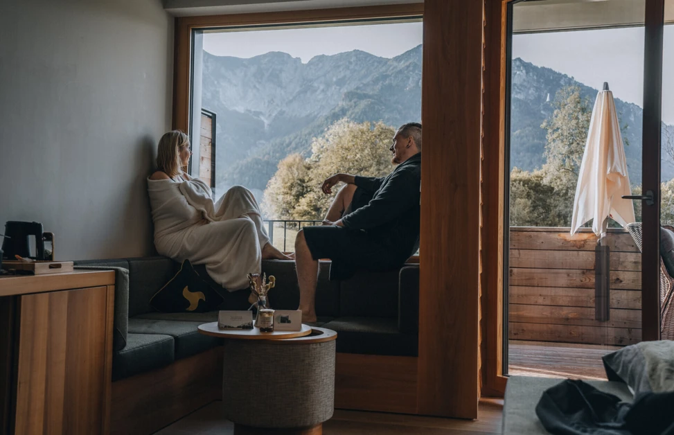 P&auml;rchen in einem Zimmer mit Panoramablick im Wellnesshotel Klosterhof in Bayern