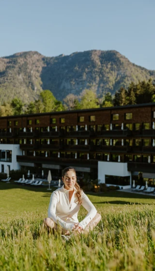 Freundliche Kellnerin des Wellnesshotels Klosterhof in Bayern