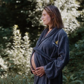 Schwangere im Babymoon-Hotel Klosterhof in Bayern