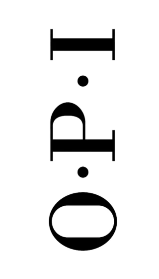 OPI-Logo in modern Schriftart, vertikal angeordnet, auf weißem Hintergrund. Ideal für Nagelpflege- und Kosmetikprodukte.