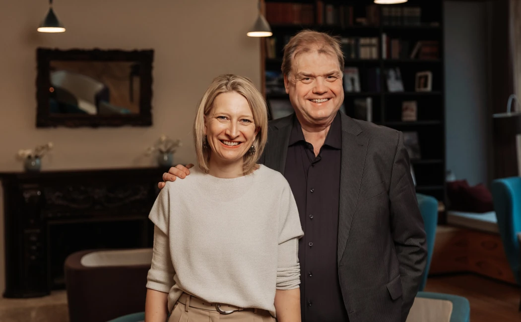 Gastgeber Dr. Andreas und Henrike F&auml;rber im Hotel Klosterhof in Bayern